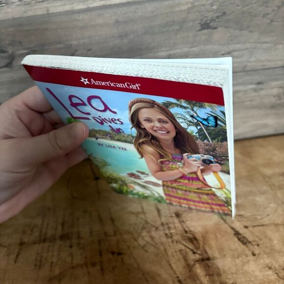American Girl Lea Dives In Paperback Book by Lisa Yee Good Used Condition - Picture 3 of 8